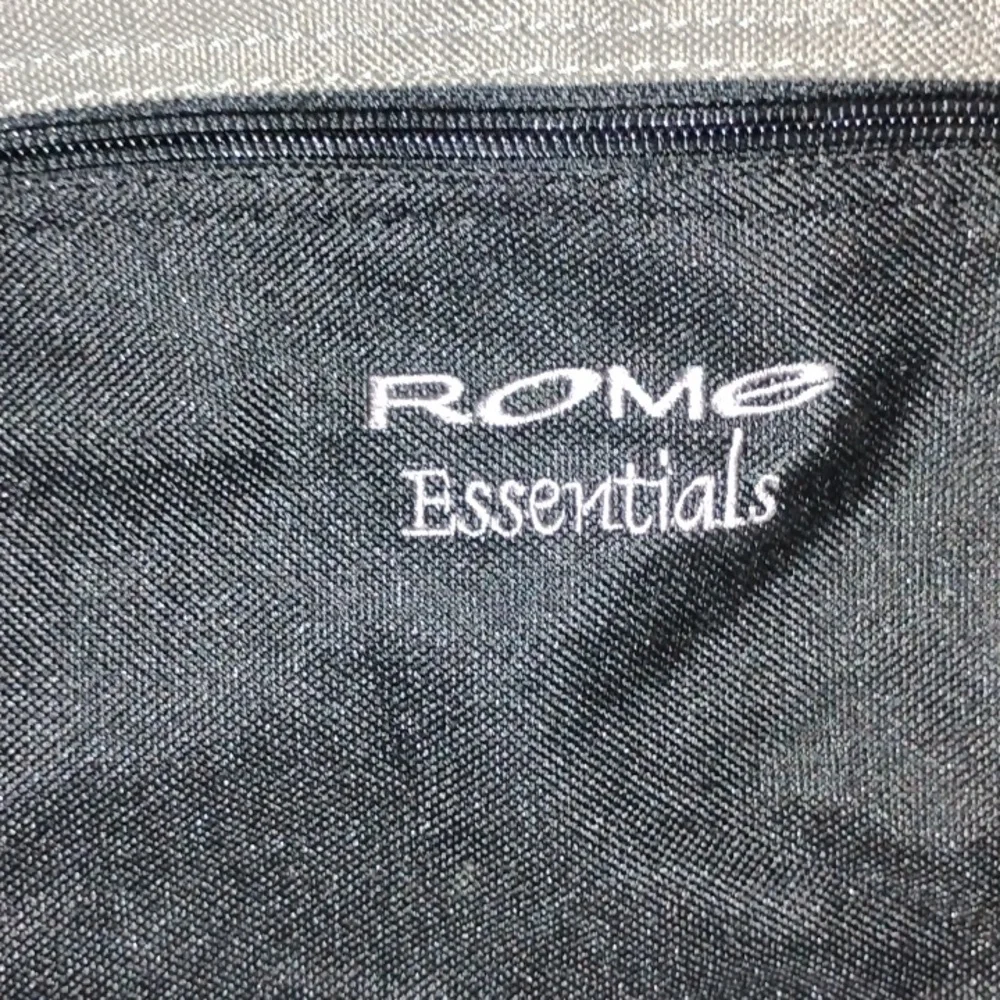 Rome Essentials Garment Bag